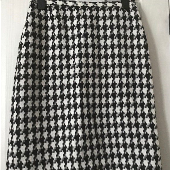NWT classic style ‘pencil skirt ‘ - Picture 3 of 9
